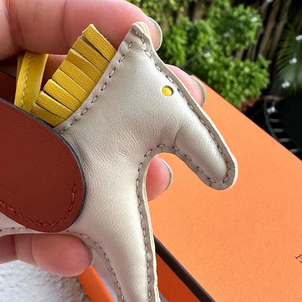 NEW Hermes Rodeo PM Pegase Craie Jaune de Naples Swift Cuivre Leather Bag Charm - Picture 5 of 9